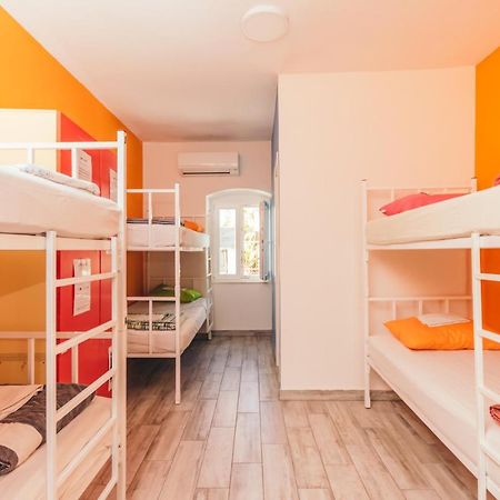 Booze & Snooze Social Hostel Split Exterior foto