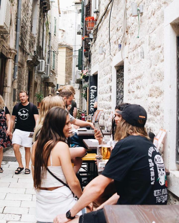 Booze & Snooze Social Hostel Split Exterior foto