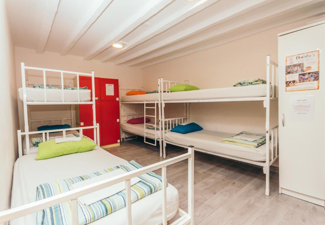 Booze & Snooze Social Hostel Split Exterior foto